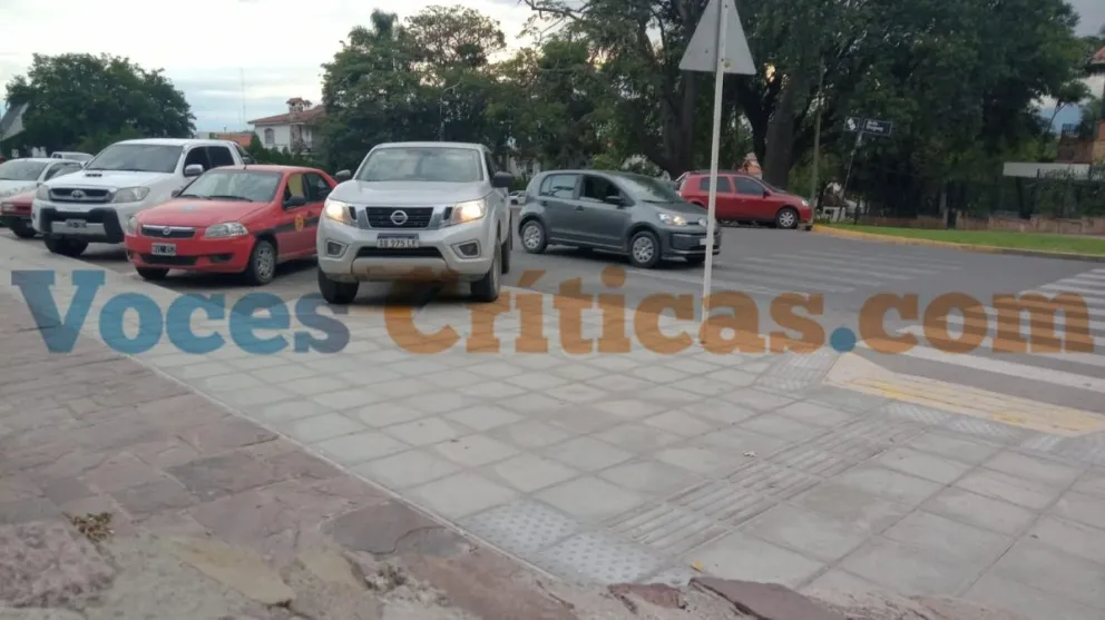 Como amo y señor: salteño no encontraba lugar para estacionar y se le ocurrió una pésima idea