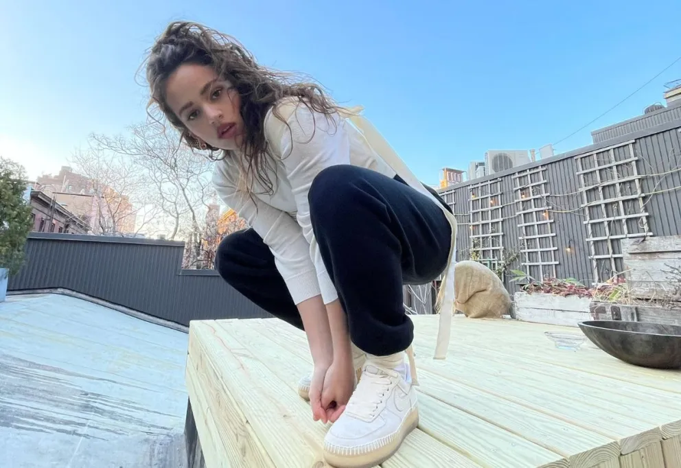 Rosalía lo vuelve a hacer: Se fotografía desnuda para presentar sus nuevas canciones