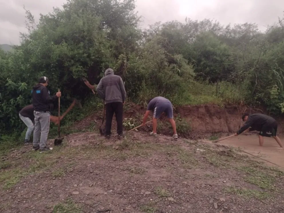 |FOTOS| Indignación y furia en Cerrillos: sufren consecuencias de una mala obra de Aguas del Norte
