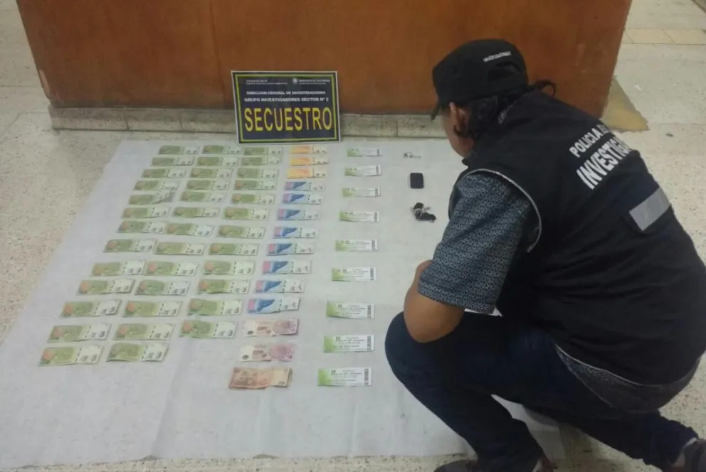 Detuvieron a un hombre por vender entradas falsas para ver el partido de River