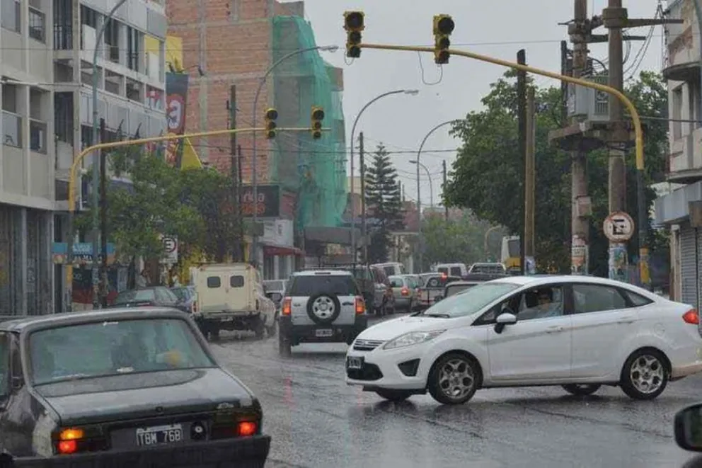 Transitar con precaución: no funcionan los semáforos en el microcentro salteño