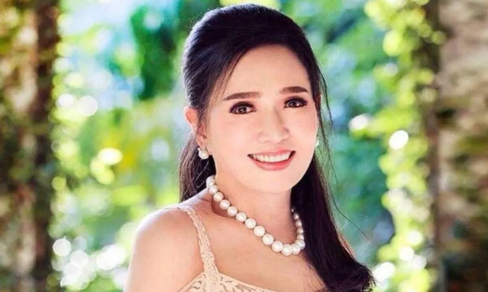 De otro mundo: una ex miss universo de 75 años luce como alguien de 30