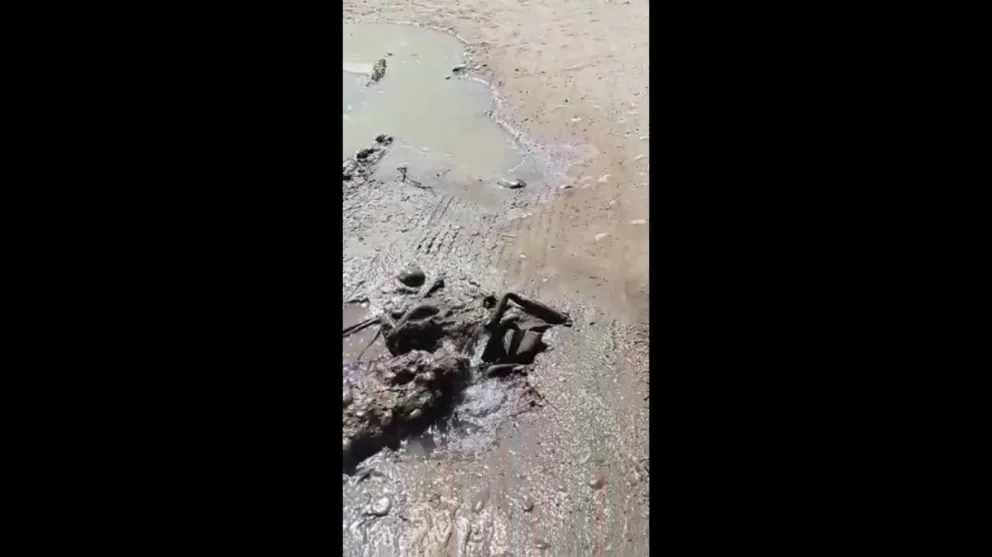 |VIDEO| Una nueva pérdida de agua tiene a maltraer a varios vecinos