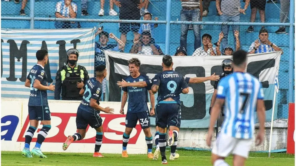 Racing goleó a Atlético Tucumán