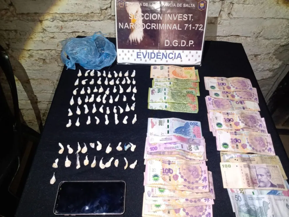 Guardaba más de 200 dosis de drogas en su vivienda