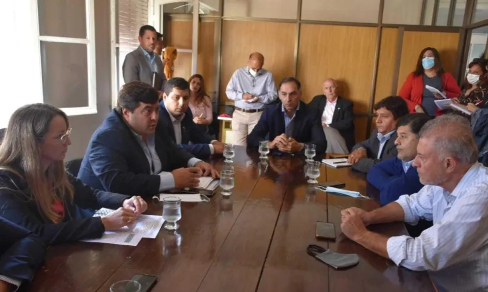 Senadores y miembros de las empresas de transporte de Salta se reunieron para debatir una reestructuración