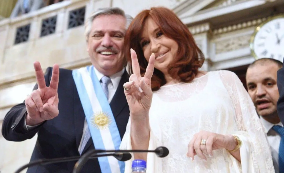 Alberto Fernández codo a codo con Cristina: "Se genera unidad para defender al perseguido"