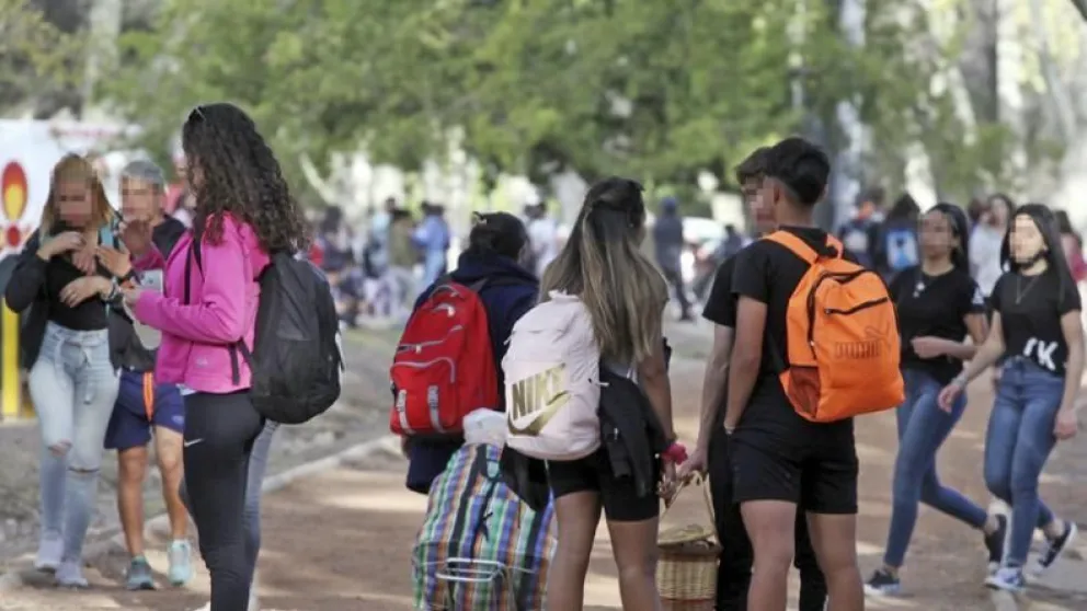 Un festejo de egresados terminó de la peor manera: estudiantes destrozaron autos 0km 