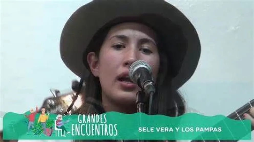 Miley Cyrus, Sele Vera y una odiosa comparación