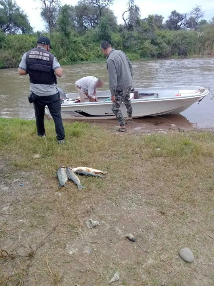 Lo detuvieron mientras andaba en lancha