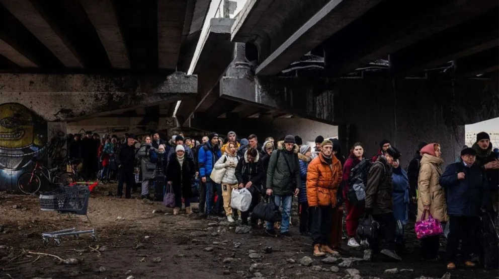 Ucrania: miles de civiles huyen a través de los corredores humanitarios