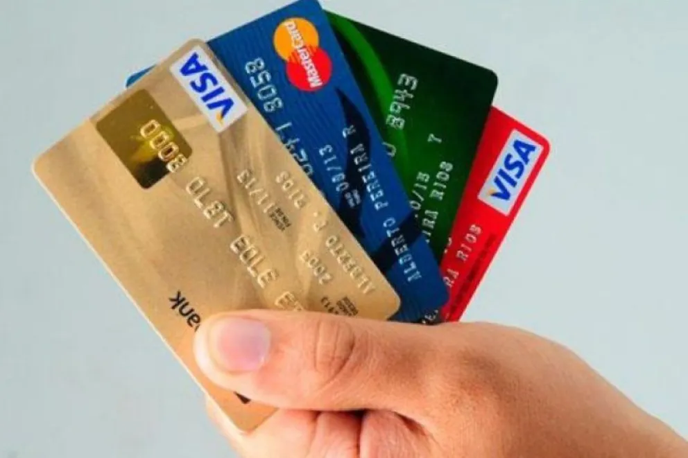 Extranjeros le vaciaron la cuenta bancaria y difundió su foto en las redes sociales