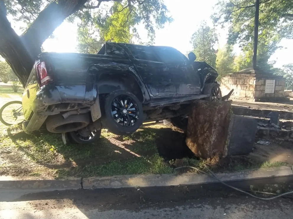 Le salió caro: multaron al salteño que chocó contra un monumento