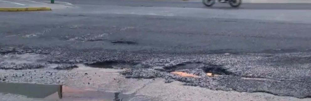 ¡Atención al circular! Avenida peligrosa y llena de baches