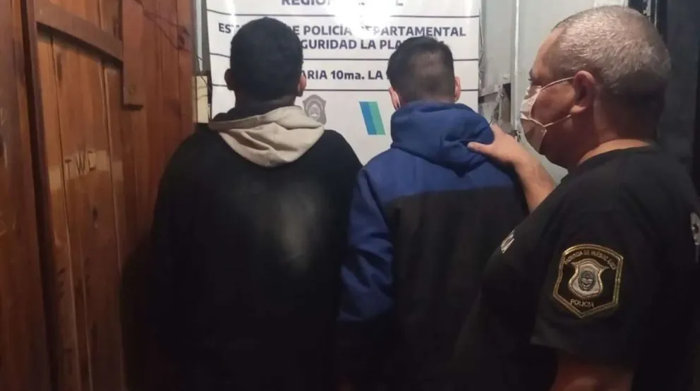 La Plata: fueron detenidos a causa de un perro