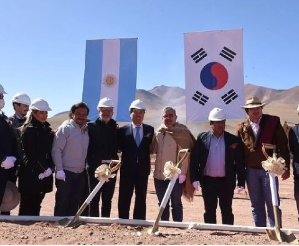 Gustavo Sáenz inauguró la obra de la planta comercial de hidróxido
