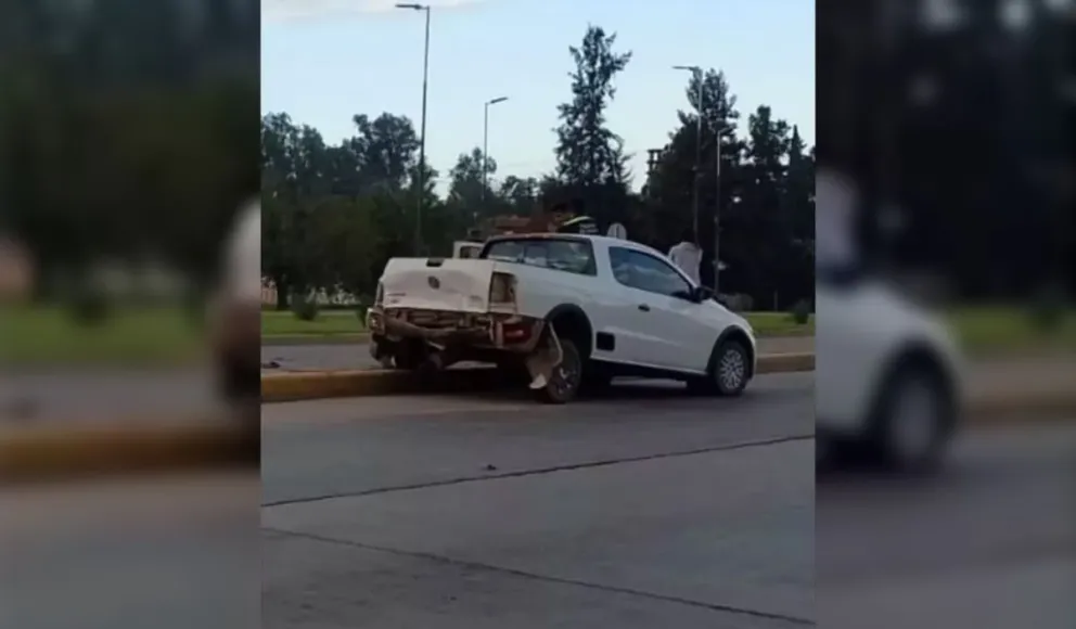 Violento choque: esperaba tranquila en el semáforo y un borracho la embistió desde atrás