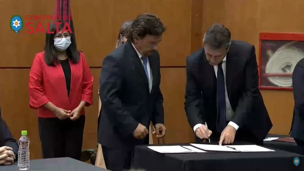 El gobernador de Salta dialogó con el gobierno para poder bajar las restricciones del tabaco