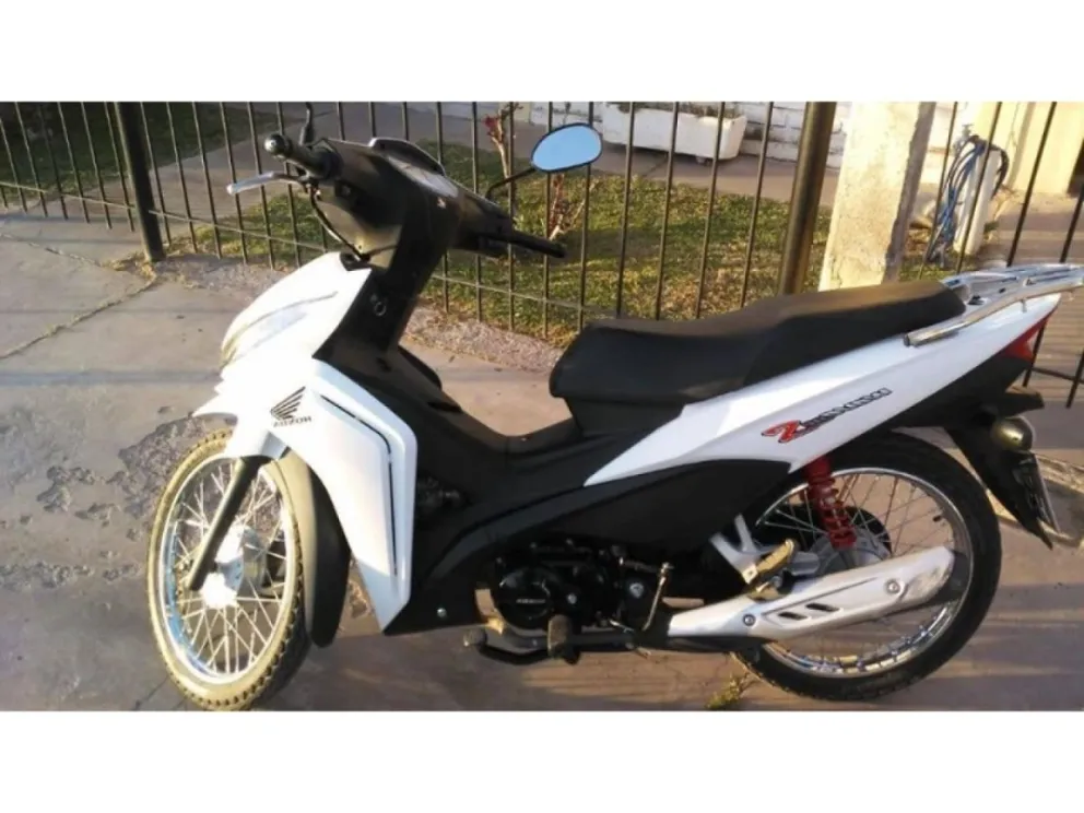 Malvivientes le afanaron su motocicleta y ahora ofrece una jugosa recompensa para hallarla