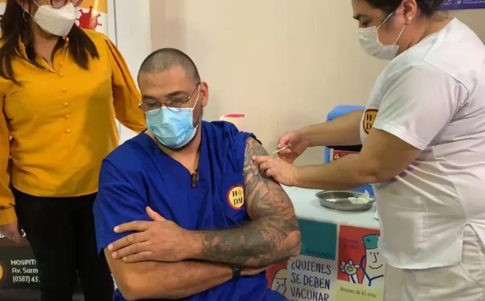 Se aprobó la Cuarta dosis contra el coronavirus: quiénes son los grupos prioritarios