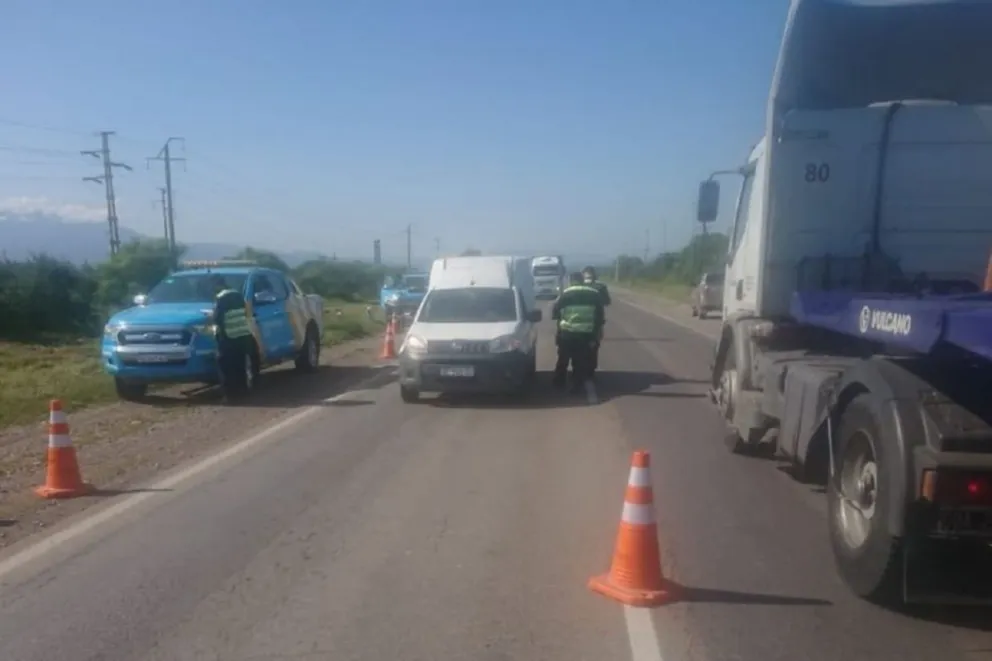 Se tomaron hasta el agua de los floreros: la Policía Federal hizo intensos controles en Salta