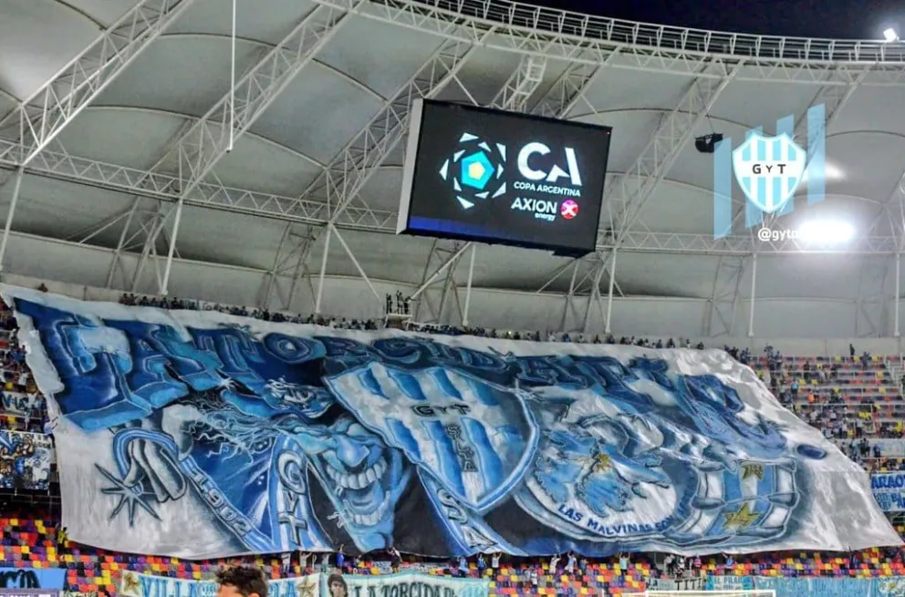 El drama de unos hinchas del "Albo" que necesitan volver a casa