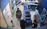 |VIDEO| A la vista de todos: salteño se afanó una notebook y salió caminando como si nada