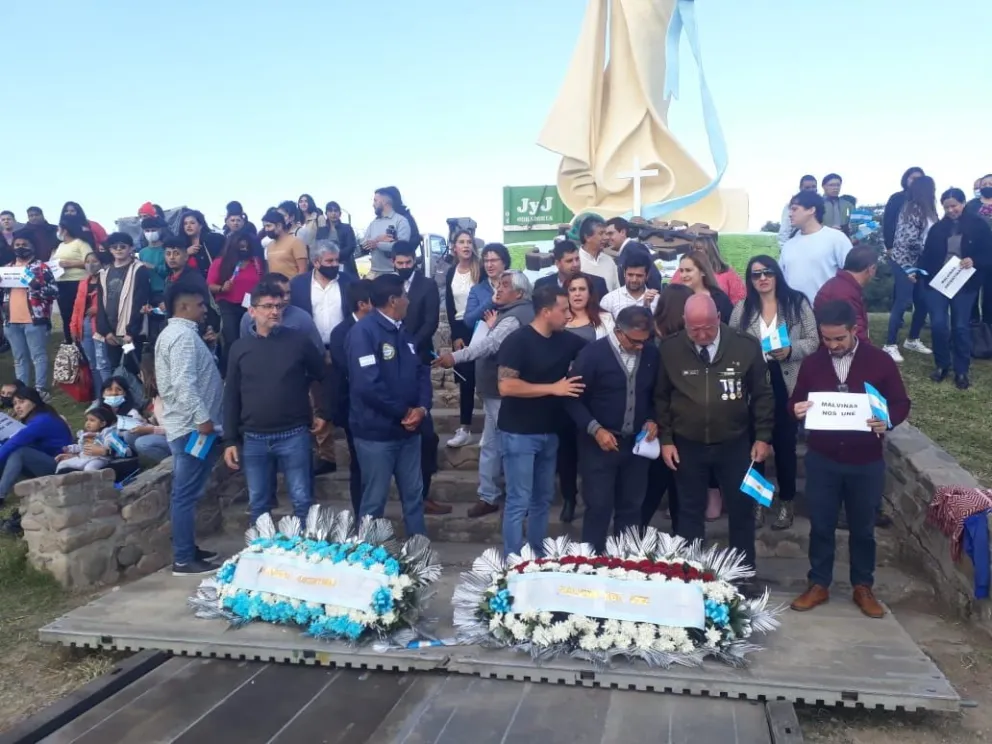 Homenaje caídos en Malvinas. Fuente: Voces Críticas