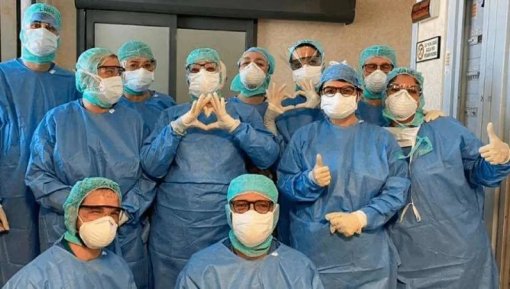 Estudian un proyecto para beneficiar económicamente al personal de salud