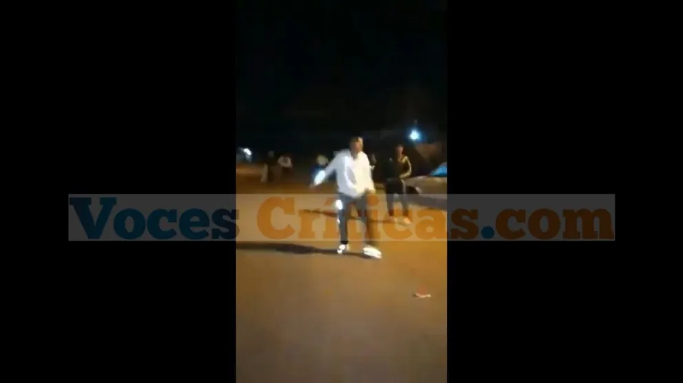 |TERRIBLE VIDEO| Batalla campal y pedradas entre bandas antagónicas: "Pasa todas las noches"