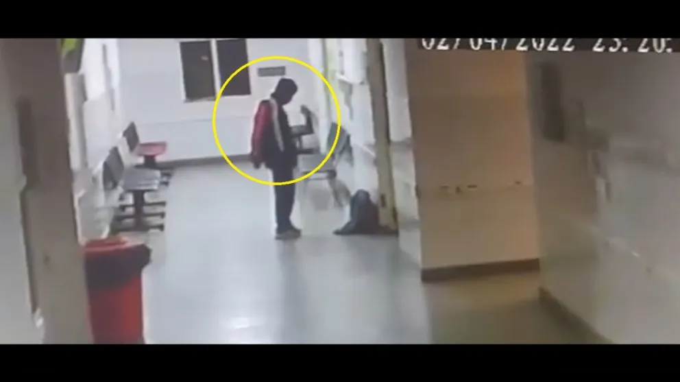 |VIDEO| ¿Lo reconoces? Malandra entró al hospital, robó una computadora y salió como si nada