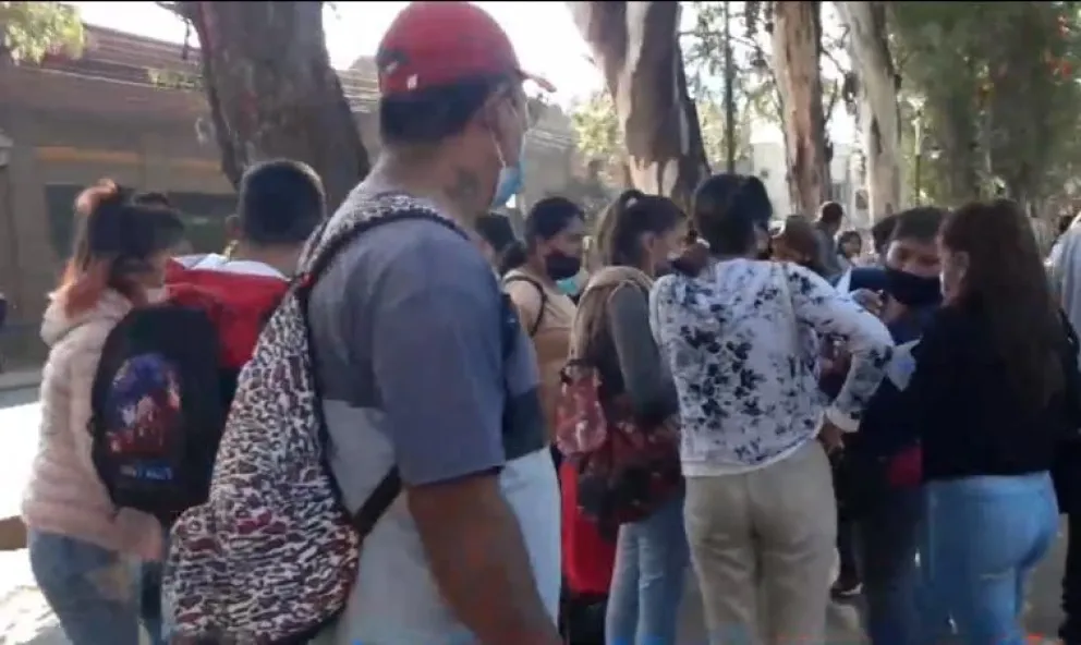 Una más y van: manifestantes cortaron una céntrica esquina