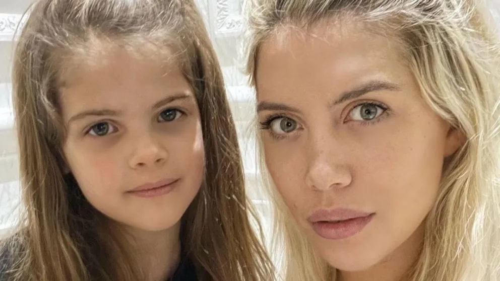 La hija de Wanda Nara sorprendió tras modelar maquillada para Wanda Cosmetics