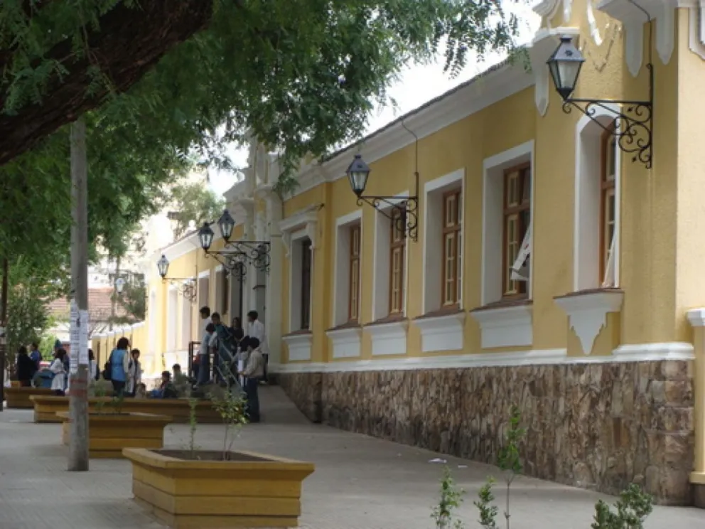No respetan nada:  vándalos provocaron destrozos en una escuela
