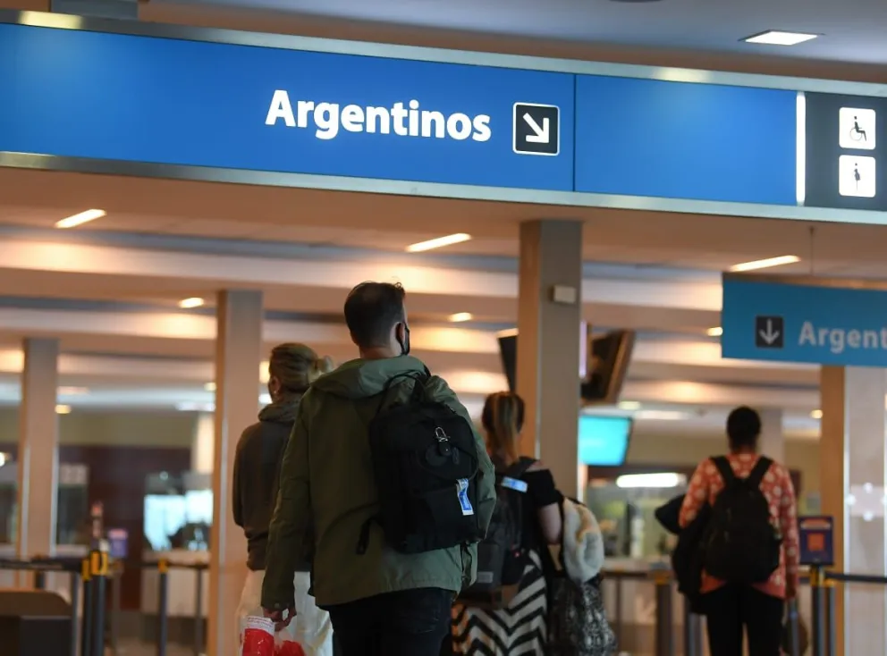 El Gobierno anunció nuevas medidas para quienes desean viajar al exterior