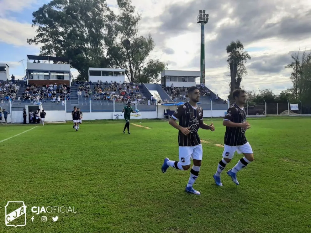 Juventud Antoniana salvó el invicto sobre el cierre