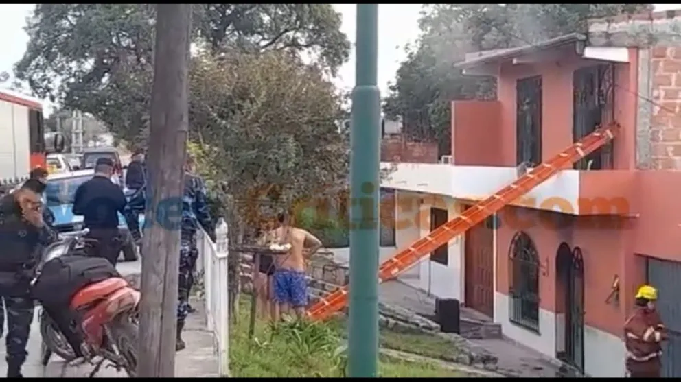|URGENTE| Se incendió una casa de una familia salteña: huyeron por los techos