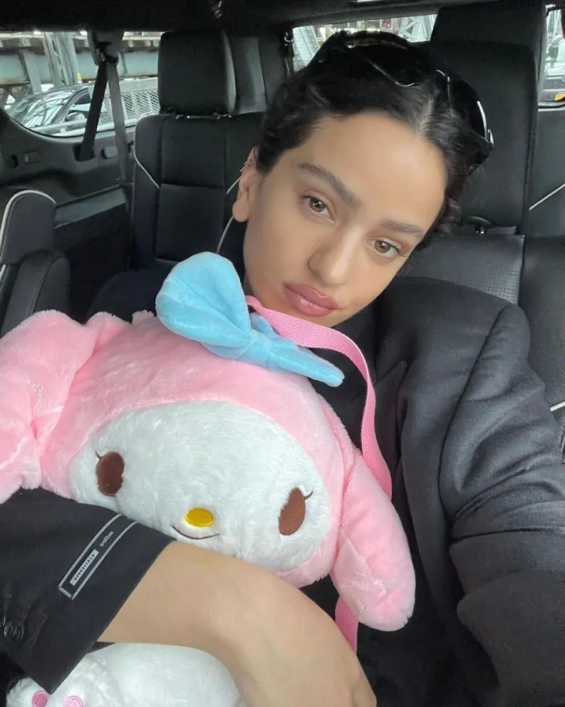 Rosalía hace saltar todas las alarmas al mostrar algo extraño en sus cejas ¿Qué le pasó?