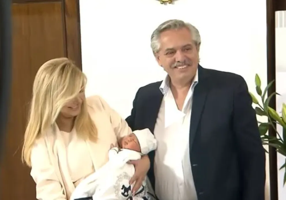 Le dieron el alta a la primera dama luego de dar a luz a su hijo