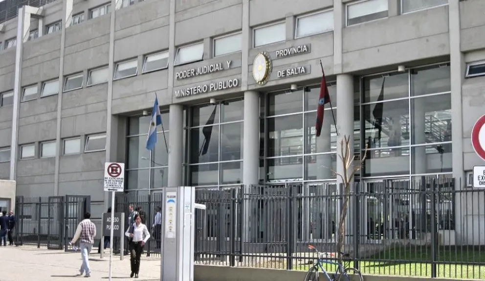 Empleado judicial es acusado por tráfico de influencias y falsificación documentos 