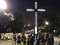 Cientos de fieles participan del Vía Crucis por Semana Santa 2022