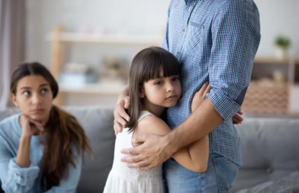Escándalo por una salteña divorciada de un mexicano que le quitó el hijo