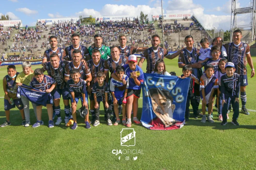 Juventud Antoniana "bailó" el cuarteto cordobés 