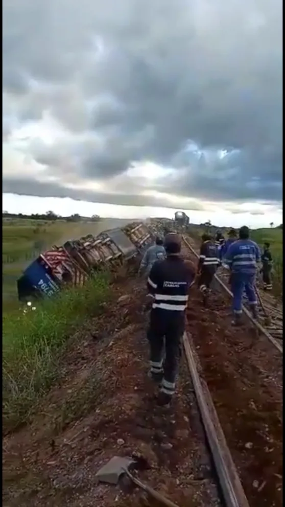 Se les fue de las manos y casi termina en tragedia: accidente en las vías del tren