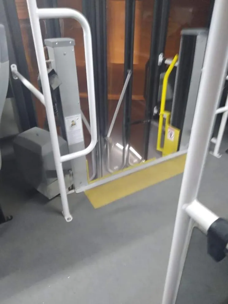 "¿Para qué ponen unidades que no sirven?" Salteña no podía abordar el colectivo