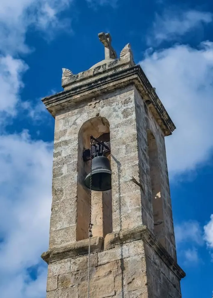 No tienen perdón de Dios: robaron la campana de una Iglesia