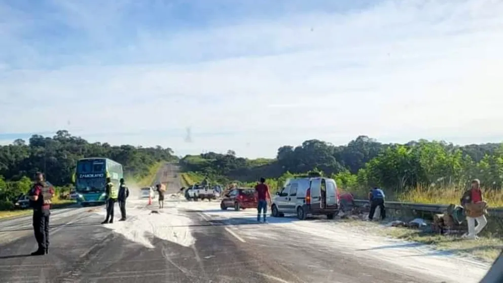 Fatal accidente: una pareja perdió la vida al impactar contra un camión