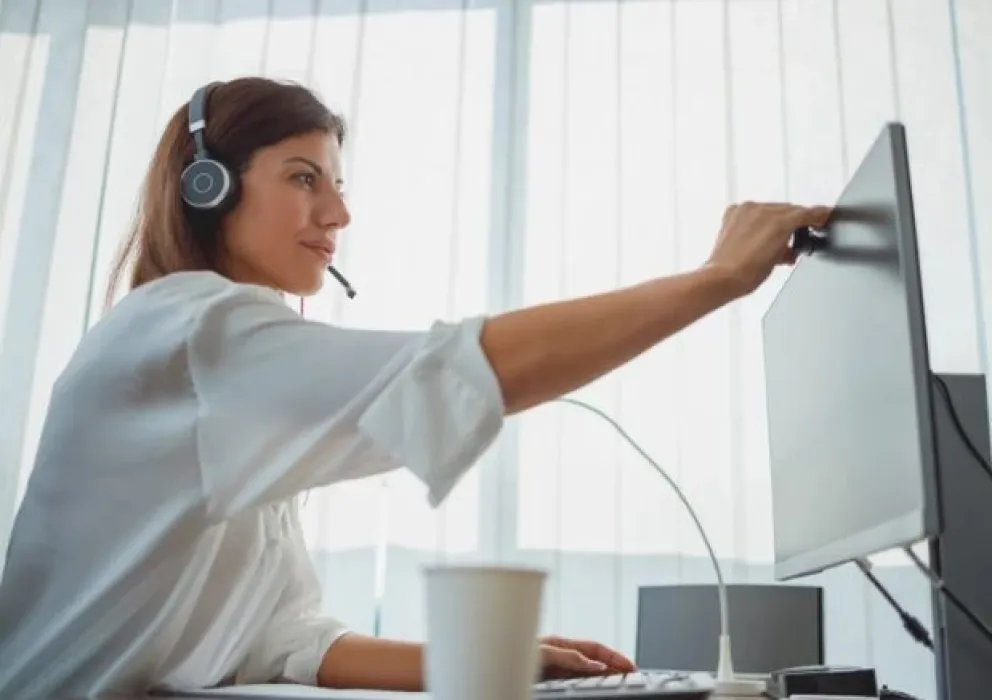 Cómo detectar si me espían por la cámara de la computadora o celular