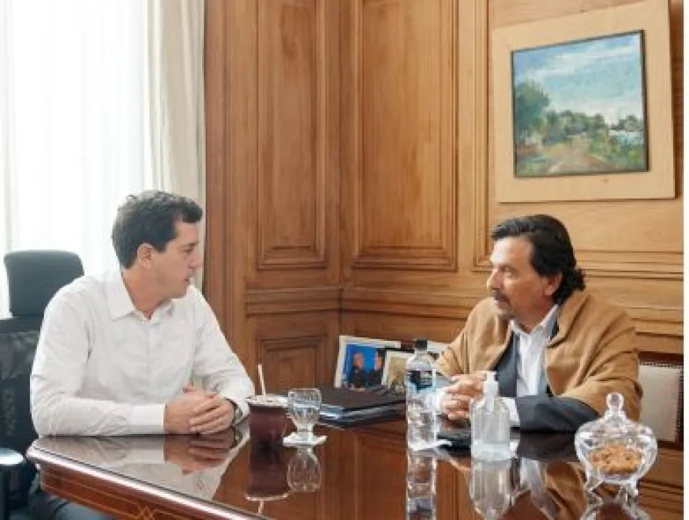 Gustavo Sáenz estuvo junto a Wado de Pedro y Juan Manzur