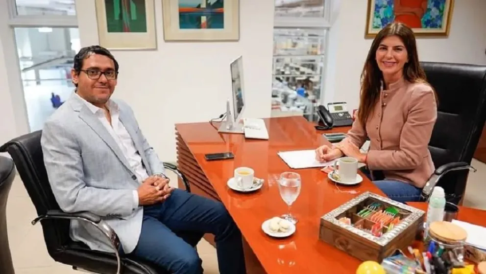 Gustavo Solis y Bettina Romero